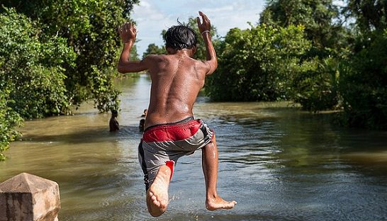 Jumping-in-Siem-Reap-Cambodia_mini